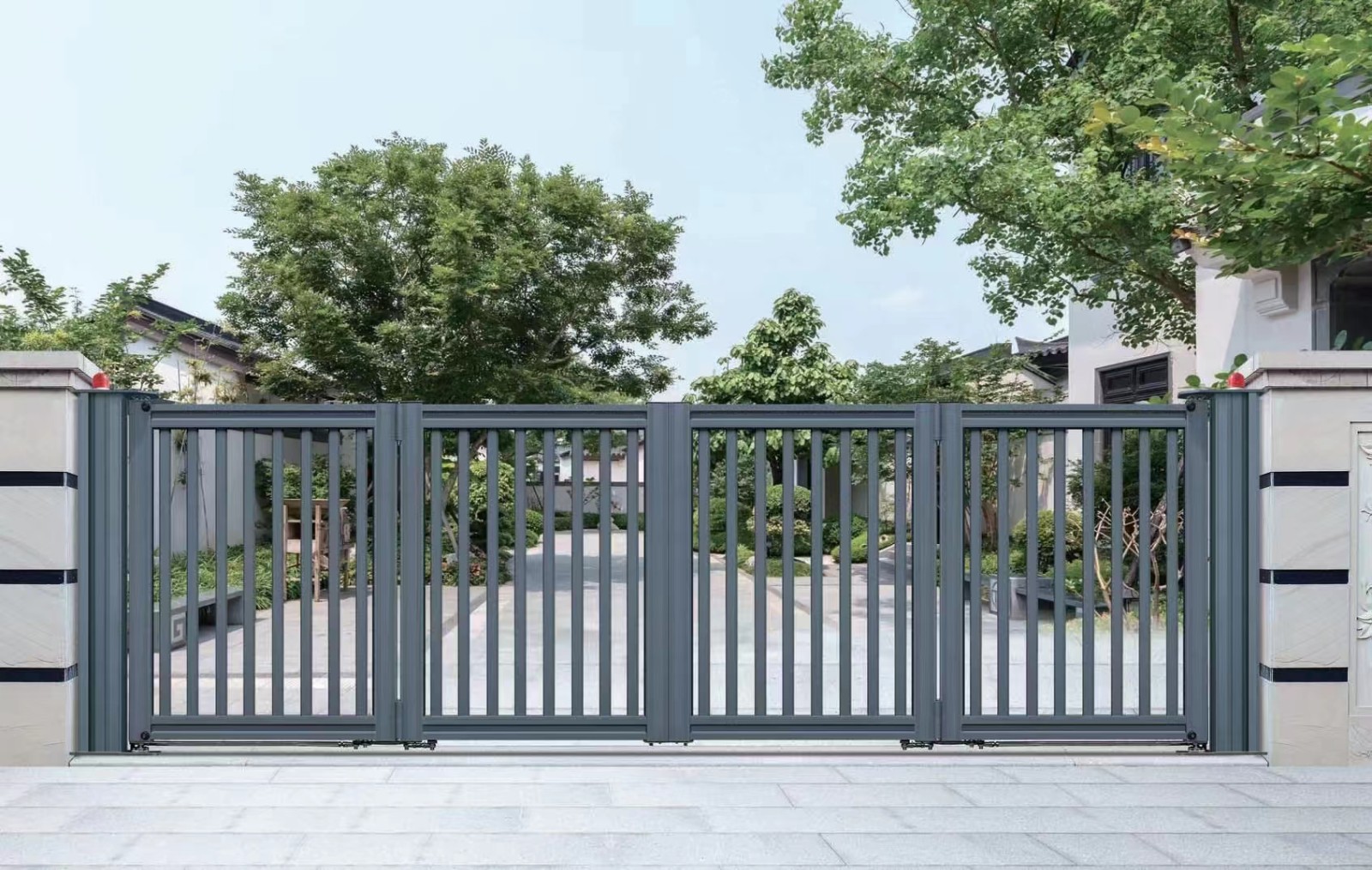 建邺区伸缩门定制1